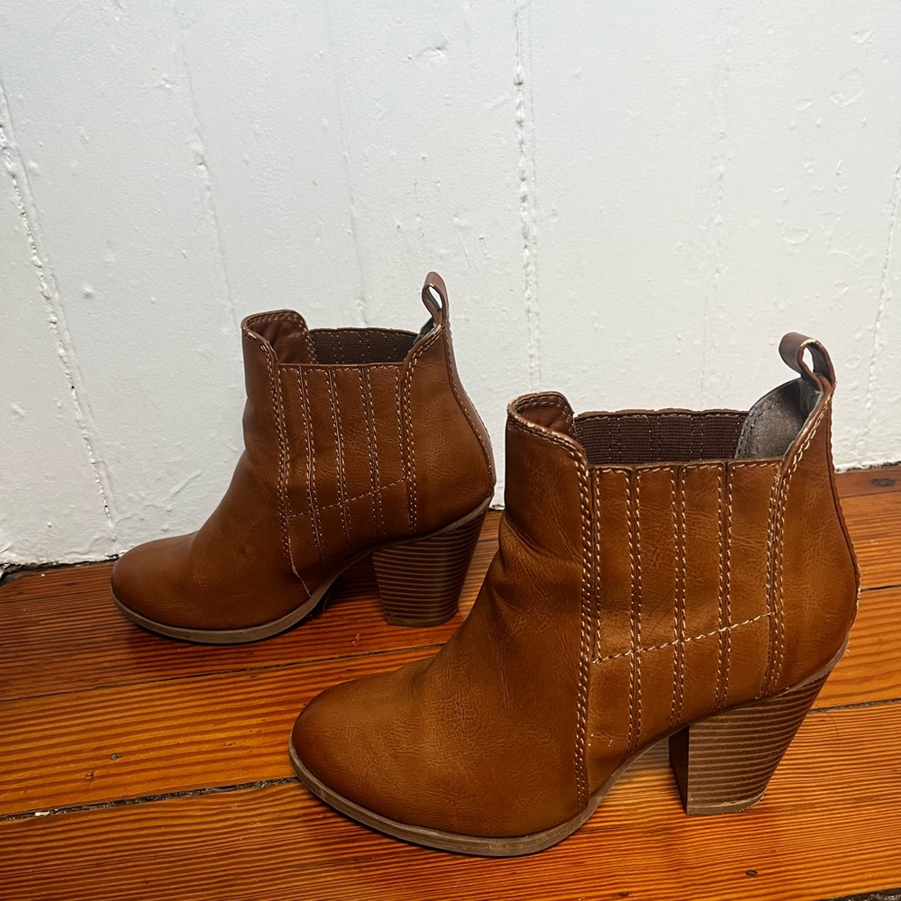Chestnut Brown Ankle Boots — Size: 8